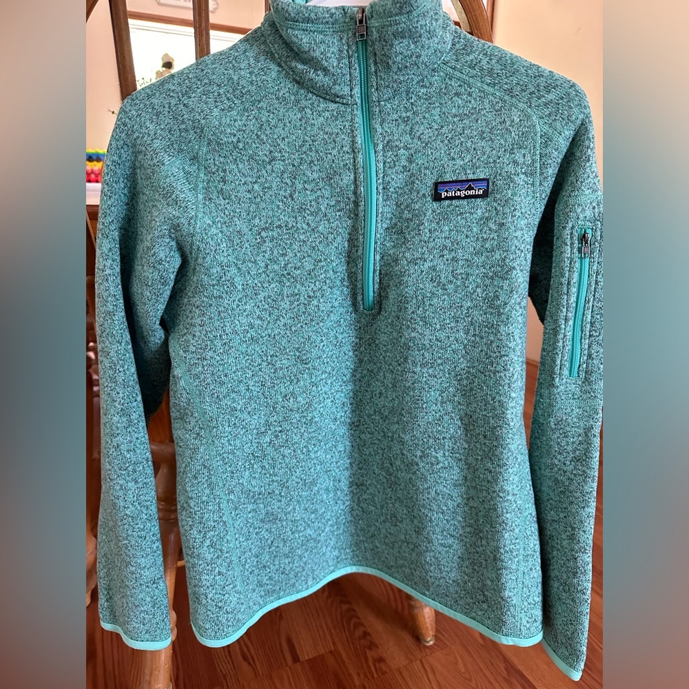 Patagonia teal pull over. In great condition! Only worn a few times.